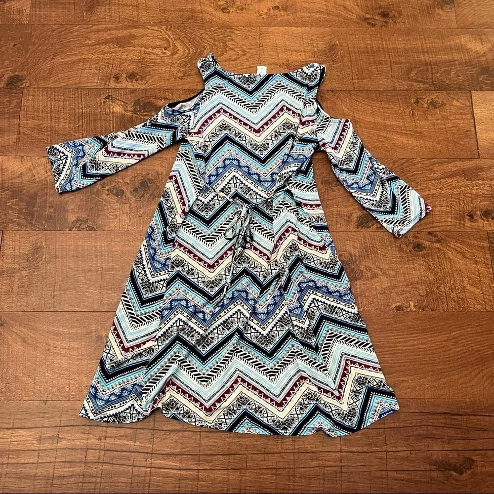 Justice girls cold shoulder dress Sz 12 chevron design stretchy tie in back
